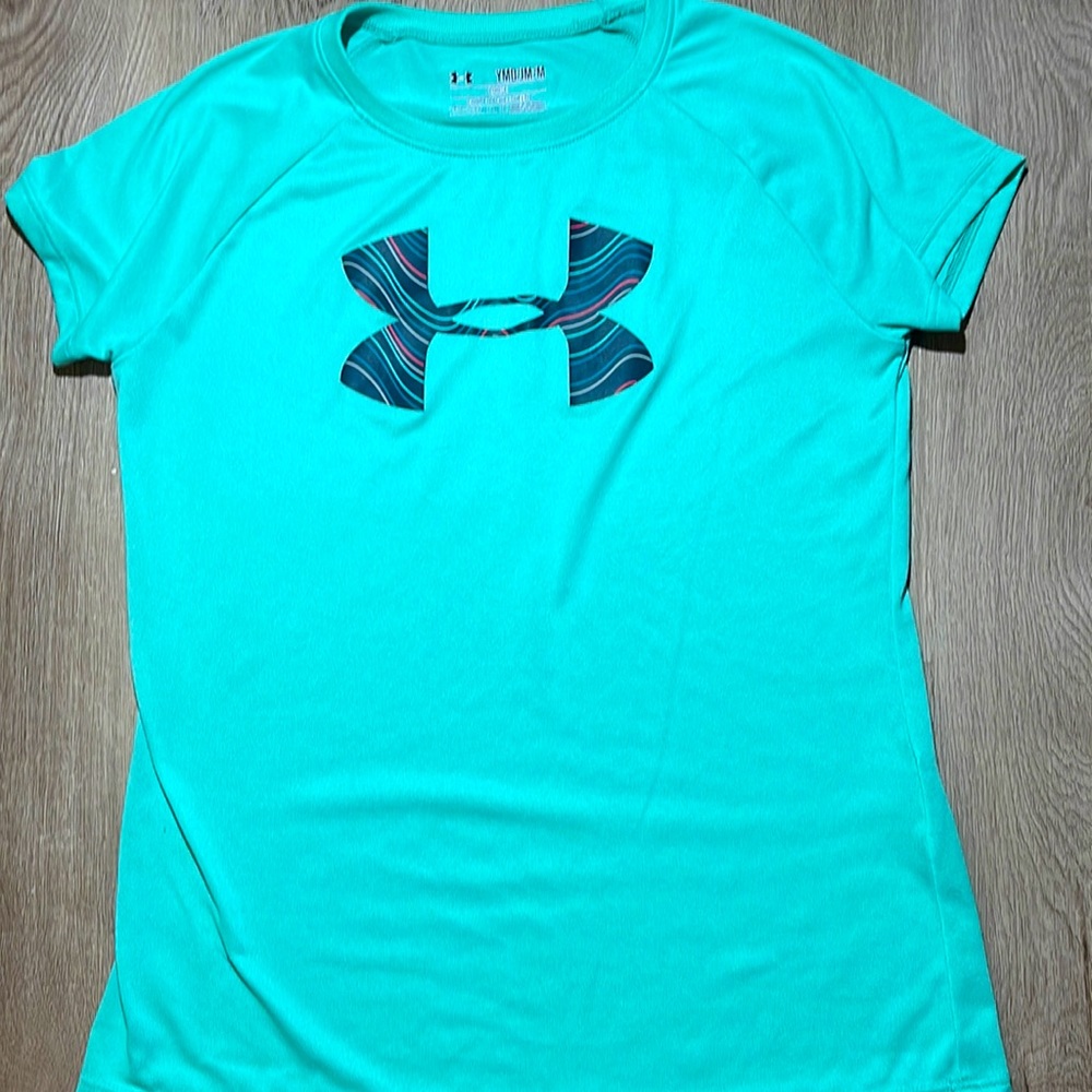 Girls athletic shirt Medium heat gear